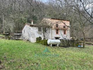 Appartamento da ristrutturare, su più livelli, Carovilli — foto 2 di 37