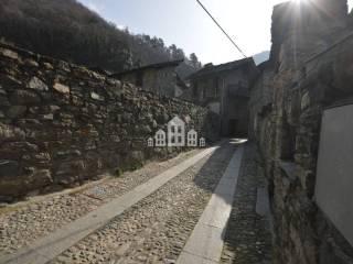 Bilocale frazione Pied de Ville 16, Centro, Arnad
