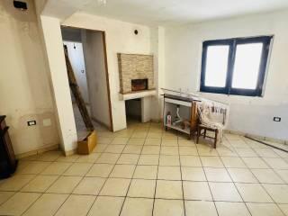 Appartamento via Rocco Beneventani 35, Sasso di Castalda — foto 2 di 13