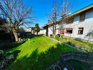 Villa bifamiliare via Martiri della Libertà 101, Massa Lombarda — foto 3 di 52