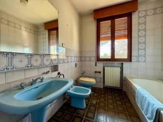 Villa bifamiliare via Martiri della Libertà 101, Massa Lombarda — foto 5 di 52