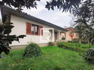 Villa unifamiliare via Gaetano Donizetti 27, Lugo — foto 2 di 39