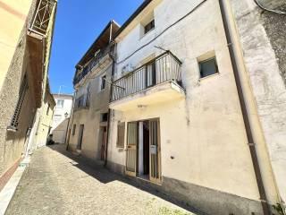 Terratetto unifamiliare 75 m², da ristrutturare, Centro, Montepaone — foto 4 di 11