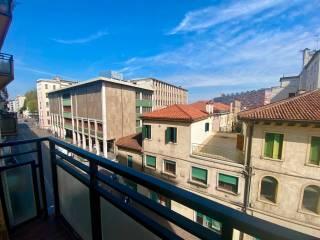 Appartamento via Giosuè Carducci 1, Mestre, Venezia — foto 8 di 28