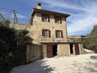 Terratetto unifamiliare via Isola di Valfornace, Valfornace