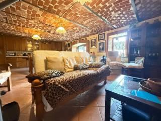 Villa a schiera regione Castagnole, Canelli