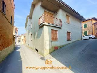 Terratetto unifamiliare 262 m², buono stato, Centro, Mombaruzzo