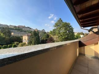 Trilocale via Ezio Zambianchi 13, Centro, Bergamo — foto 35 di 41