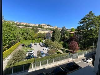 Trilocale via Ezio Zambianchi 13, Centro, Bergamo — foto 38 di 41