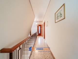 Villa plurifamiliare via Bene Vagienna 65, Centro, Carrù — foto 4 di 28