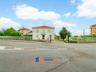 Villa plurifamiliare via Bene Vagienna 65, Centro, Carrù — foto 8 di 28