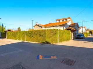 Villa unifamiliare via Senatore Imberti 26, Centro, Racconigi — foto 4 di 5