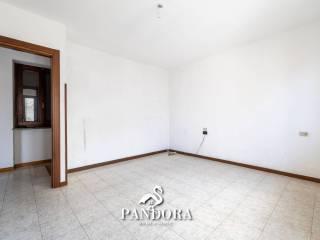 Trilocale via Verbano 18, Casorate Sempione — foto 9 di 32