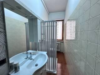 Monolocale via San Pio V 10, Borgo Piave, Corso Europa, Zona Ferrero, Alba — foto 10 di 17