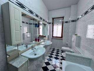 Monolocale via San Pio V 10, Borgo Piave, Corso Europa, Zona Ferrero, Alba — foto 14 di 17