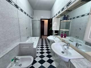 Monolocale via San Pio V 10, Borgo Piave, Corso Europa, Zona Ferrero, Alba — foto 15 di 17
