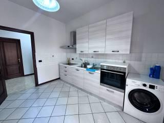 Monolocale via San Pio V 10, Borgo Piave, Corso Europa, Zona Ferrero, Alba