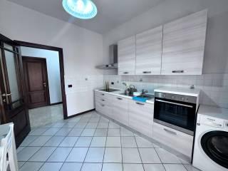 Monolocale via San Pio V 10, Borgo Piave, Corso Europa, Zona Ferrero, Alba — foto 4 di 17