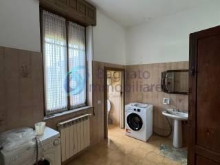Villa unifamiliare via 25 Aprile 57, Galliate — foto 2 di 52