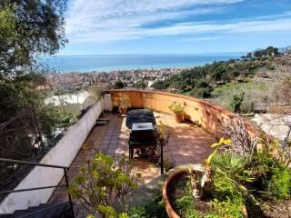 Villa bifamiliare via dei Colli 102, Zona Collinare, Bordighera — foto 3 di 41