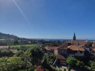 Trilocale via Ca' De Conti, Centro, San Bartolomeo al Mare — foto 2 di 74