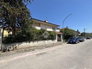 Villa bifamiliare via Benedetto Croce 10, Val Vomano II, Penna Sant'Andrea — foto 2 di 29