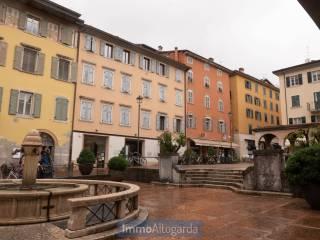 Attico piazza delle Erbe 2, Centro, Riva del Garda — foto 4 di 22
