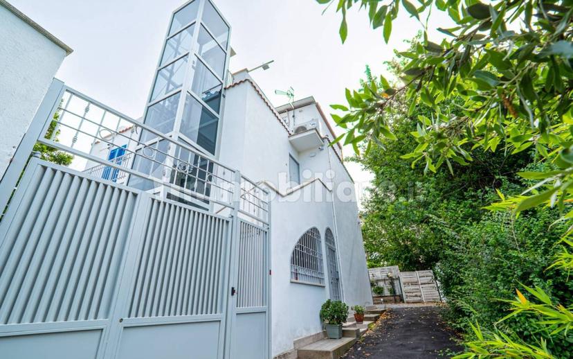 Villa bifamiliare via Ladislao Odescalchi, Centro, Santa Marinella — foto 4 di 70