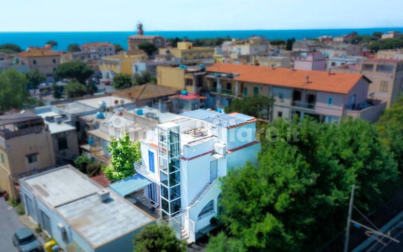 Villa bifamiliare via Ladislao Odescalchi, Centro, Santa Marinella — foto 2 di 70