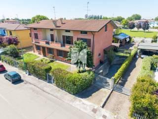 Villa bifamiliare via Eugenio Montale, Porto Mantovano — foto 33 di 50