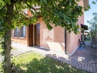 Villa bifamiliare via Eugenio Montale, Porto Mantovano — foto 3 di 50