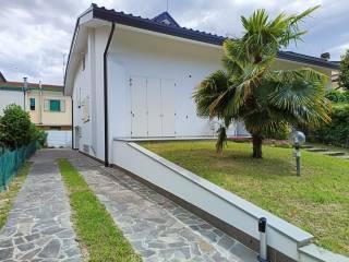 Villa bifamiliare via Piero Calamandrei 13, Lugo — foto 27 di 44