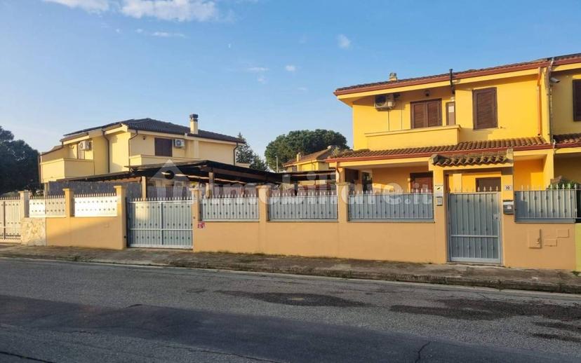 Villa bifamiliare via Lago di Como 10, Capitana, Quartu Sant'Elena — foto 2 di 29