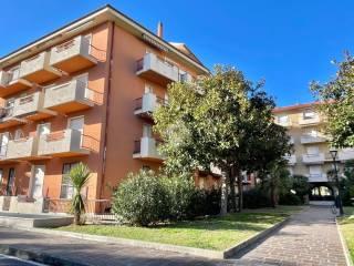 Monolocale via Aurelia 149, Centro, San Bartolomeo al Mare — foto 7 di 15