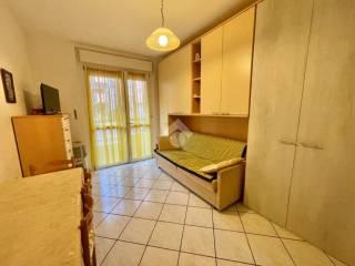 Monolocale via Aurelia 149, Centro, San Bartolomeo al Mare — foto 2 di 15