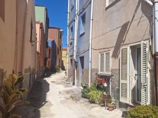 Terratetto unifamiliare via Serravalle, Centro, Bosa — foto 3 di 57