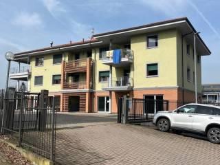 Trilocale piazza Dante Alighieri 7, Centro, Calamandrana — foto 3 di 4