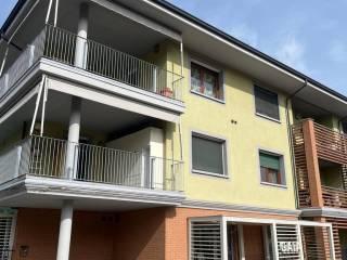 Trilocale piazza Dante Alighieri 7, Centro, Calamandrana — foto 2 di 4
