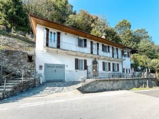 Trilocale via Valle Strona 34, Centro, Omegna — foto 18 di 31