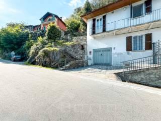Trilocale via Valle Strona 34, Centro, Omegna — foto 21 di 31