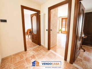 Quadrilocale viale Regina Margherita 8, Centro, Cherasco — foto 2 di 10
