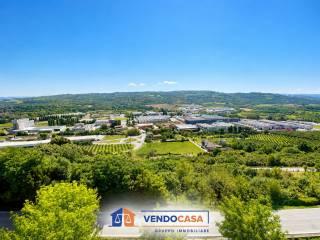 Quadrilocale viale Regina Margherita 8, Centro, Cherasco — foto 4 di 10