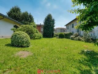 Villa bifamiliare via Gaetano Donizetti 26, Centro, Cassina Rizzardi — foto 4 di 47