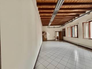 Appartamento via piazza giovanni XXIII 12, Centro, Cornuda — foto 11 di 16