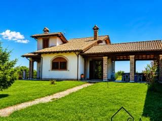 Villa bifamiliare, ottimo stato, 277 m², Civita Castellana — foto 2 di 11