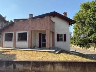 Villa unifamiliare strada Pracarbone, Centro, Villanova Mondovì