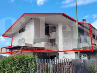 Villa bifamiliare via Newton, 8, Pesche
