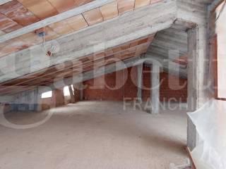 Villa bifamiliare via Newton, 8, Pesche — foto 16 di 24