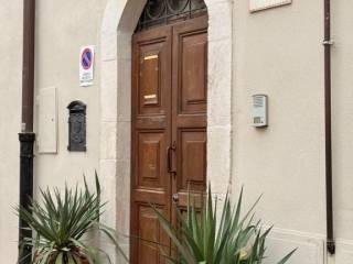Terratetto unifamiliare piazzetta Alferi 2, Villa Comunale, L'Aquila — foto 2 di 9