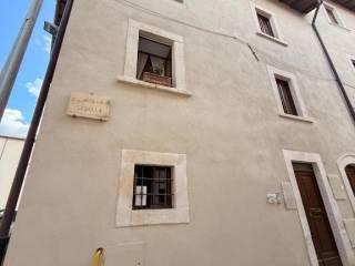 Terratetto unifamiliare piazzetta Alferi 2, Villa Comunale, L'Aquila